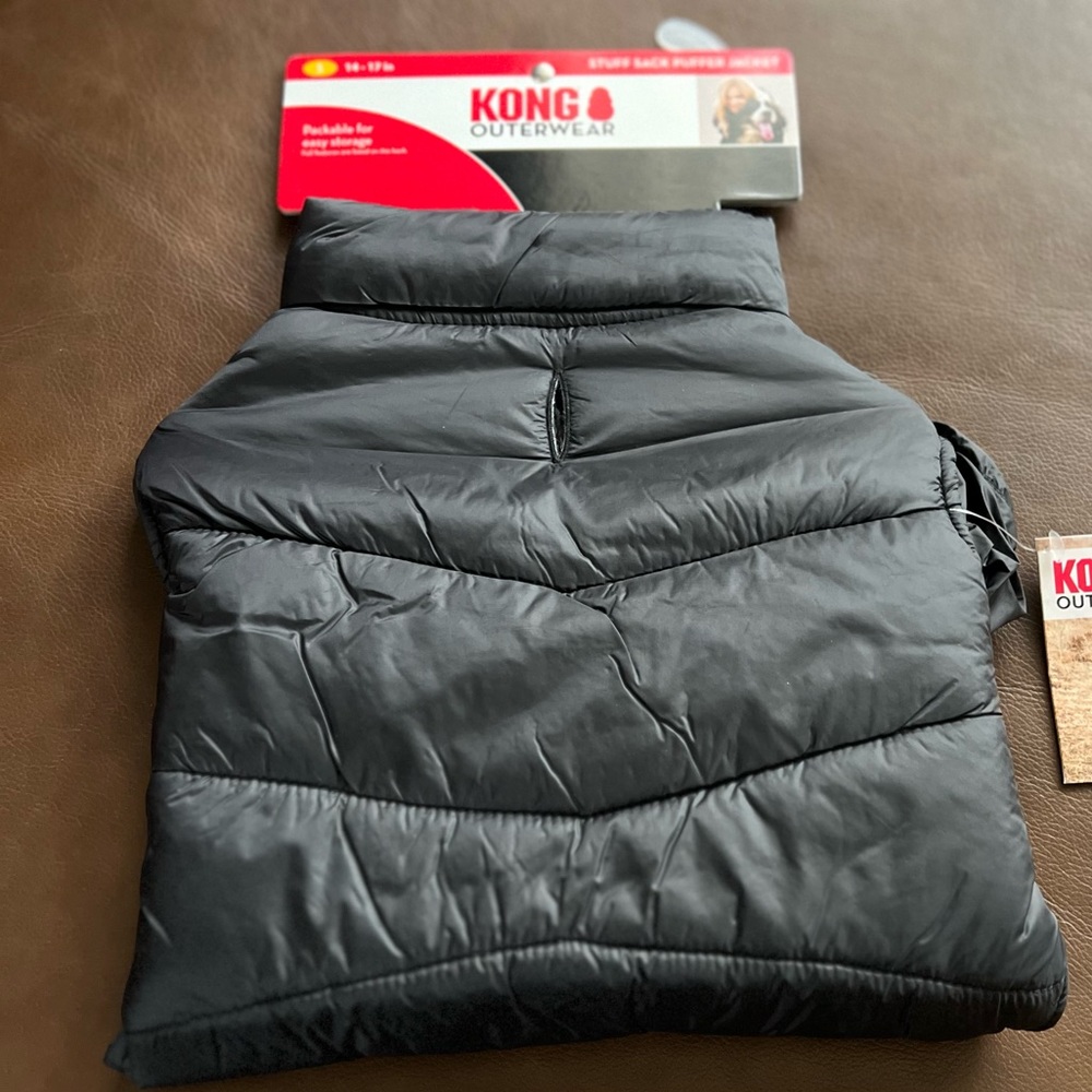 New black kong dog puffer coat with tags